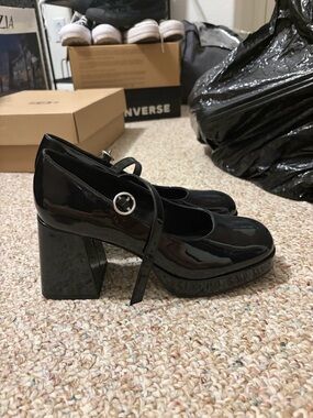 Steve Madden Black Patent Platform Mary Jane Heels